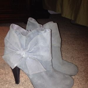 Gray shoes, only worn once. To small for me