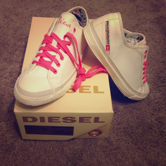 REDUCED!! Women's diesel sneakers - pink/white