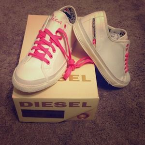 REDUCED!! Women's diesel sneakers - pink/white