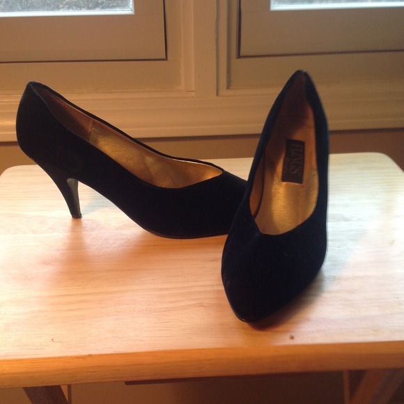 Black velvet shoes