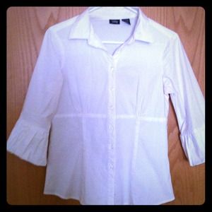 3/4 sleeve white top.