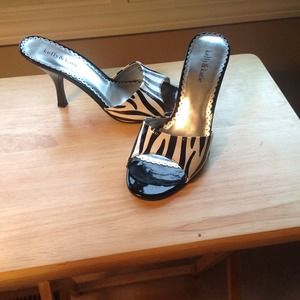 *Bundle*Cute zebra stripped slip ons, and 2 tops