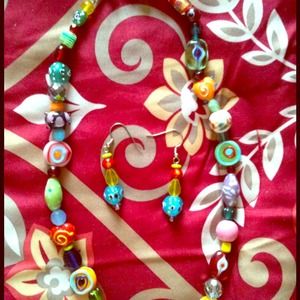 Stunning necklace & earring set!