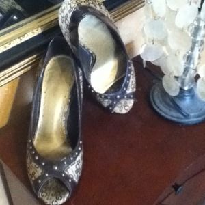 BCBG leather sole pumps
