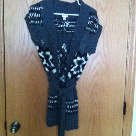 Long sweater with tie