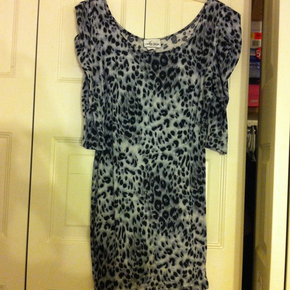 Black/Gray Leopard Shirt/Dress & Necklace Bundle