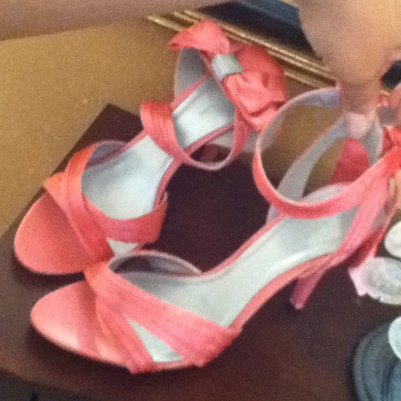 Brand New!!! Never Worn Fabulous Pink Pump!!