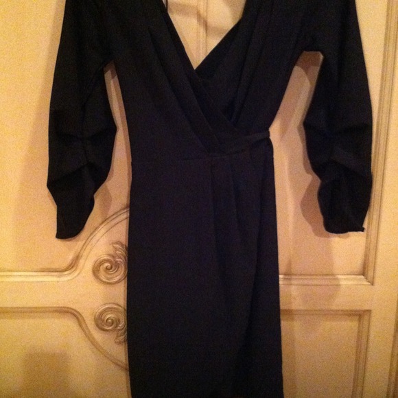 Wrap around.Suede along neck.Plunging back.Lined. - Picture 4 of 4