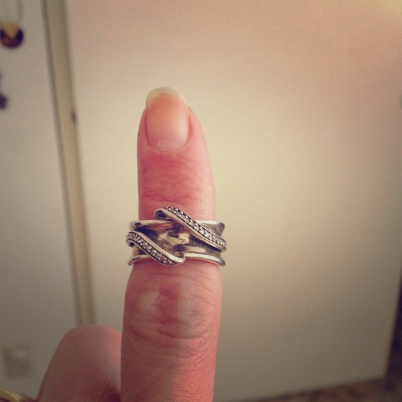 Gorgeous diamond sterling silver ring PRICE DROP!