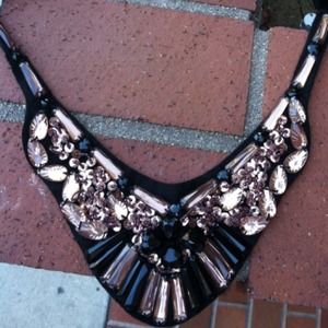 💰Sold💰Beautiful bib necklace. ✨