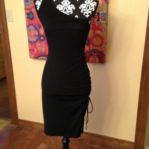 Perfect LBD!  LAUNDRY by Shelli Segal