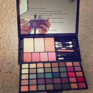 NEW!! Victoria's Secret Ultimate Studio Makeup Kit
