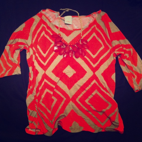 ❗SOLD❗Orange & Tan Small Top - Picture 1 of 1