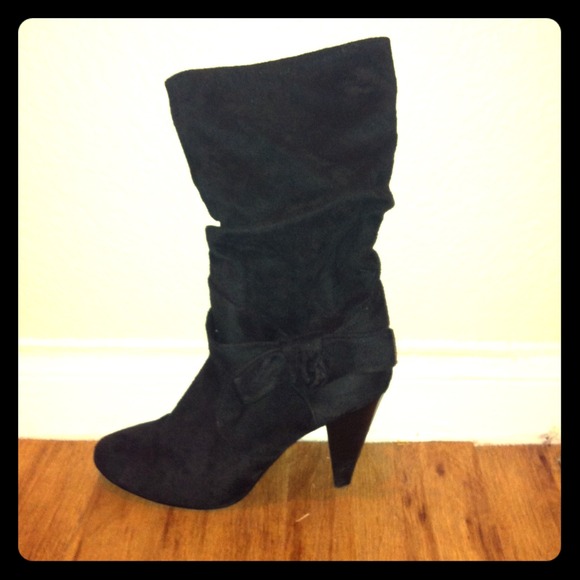 *SOLD*Suede Black Boots W/ trendy bow! - Picture 1 of 2