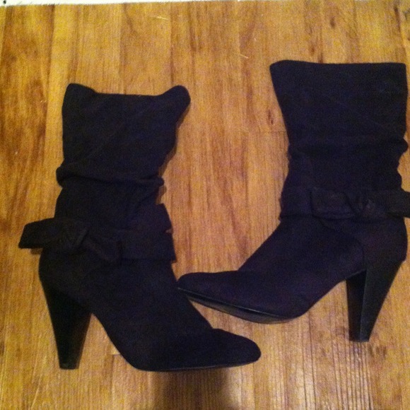 *SOLD*Suede Black Boots W/ trendy bow! - Picture 2 of 2
