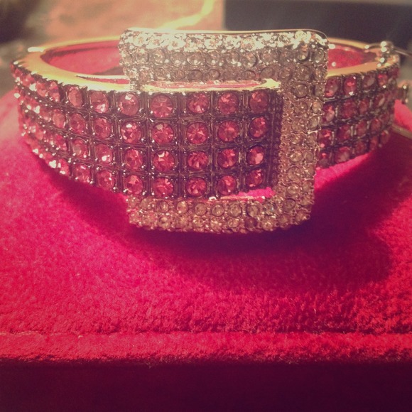 🌟🌟🌟🌟soldRhinestone bracelet