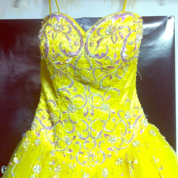 STRAPLESS YELLOW PROM DRESS~WORN 1 TIME