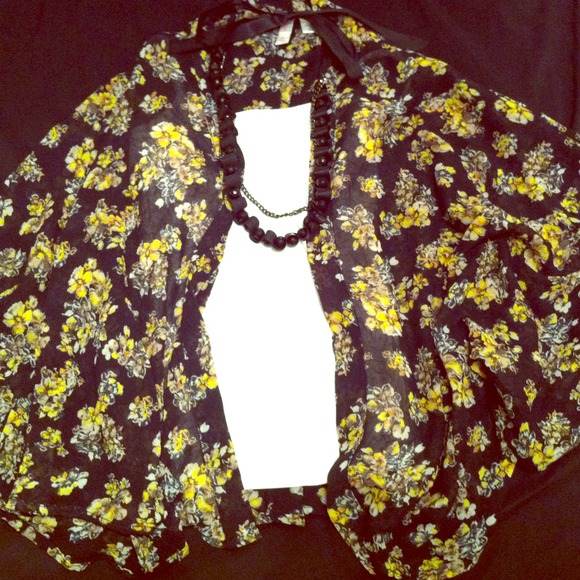*SOLD*Bundle-Sheer Yellow & Black Pancho - Picture 1 of 1