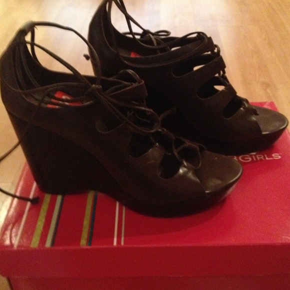 BCBC Wedge- Brand New w/ tags! Brown ankle ties - Picture 2 of 3