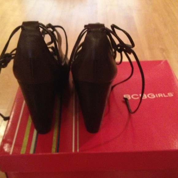 BCBC Wedge- Brand New w/ tags! Brown ankle ties - Picture 3 of 3