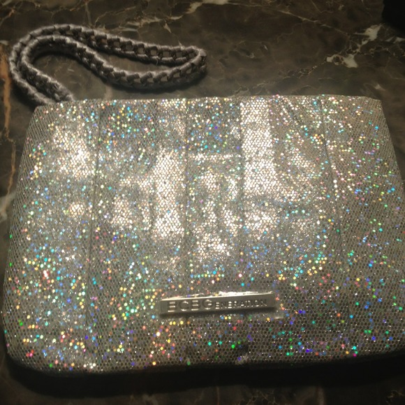 🌟🌟🌟🌟sold BCBG wristlet