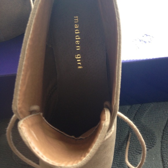 *SOLD* Bundled for lexyy000 Taupe suede booties! - Picture 3 of 3