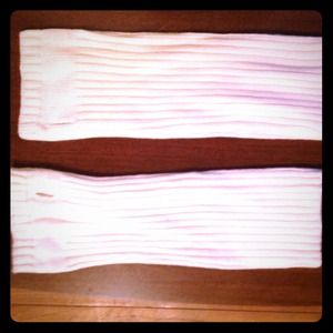 Cream colored arm warmers with thumb hole