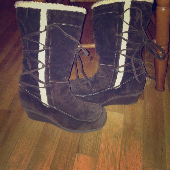 SOLD! Brown and white Mudd winter boots