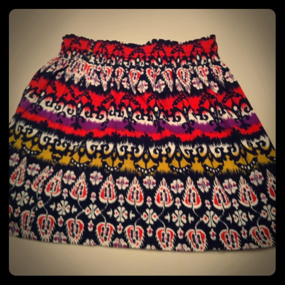 *SOLD*Bright Modern Pattern Small Cotton Skirt - Picture 1 of 1