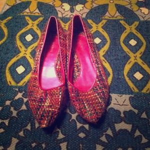 Pink woven shoes