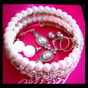 Discount!!BUNDLE!Bracelet and matching earrings!
