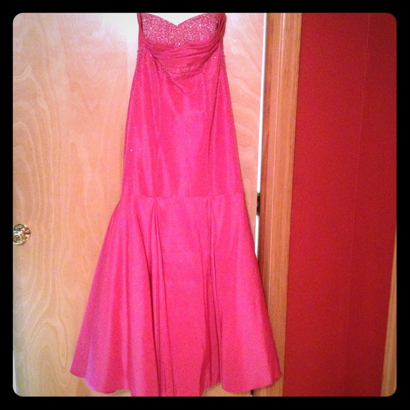 Gorgeous pink prom dress size 8. Great condition!!