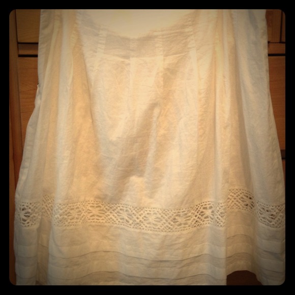 White BCBG maxAzria skirt