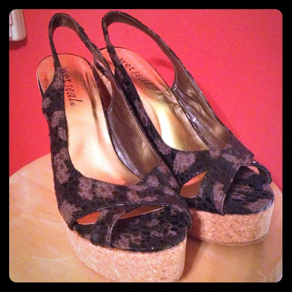 Cute animal print wedges, size 9 with price tag!