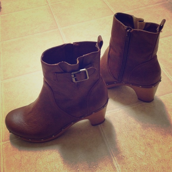 American Eagle boots