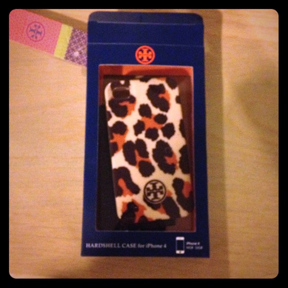 SALE!! Brand new Tory burch iPhone 4/4s case