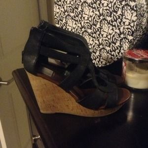 Black wedges