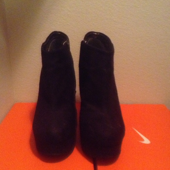 Black boot pumps-- RESERVED!!!