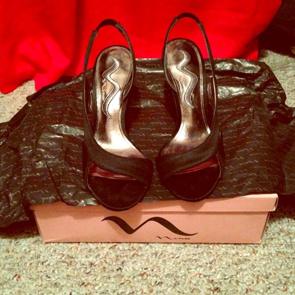 Nina black satin heels size 6m.