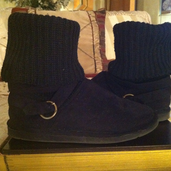 💰SOLD💰Black ugg style boots