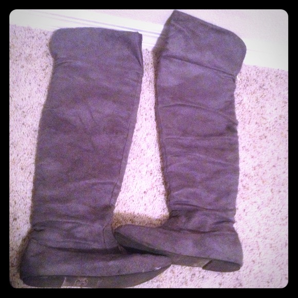 Reserved @sunnijane forTall grey suede boots