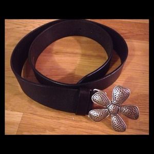 Black leather belt w/silver flower buckle, size L