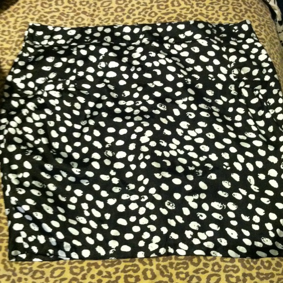 Black and beige skirt