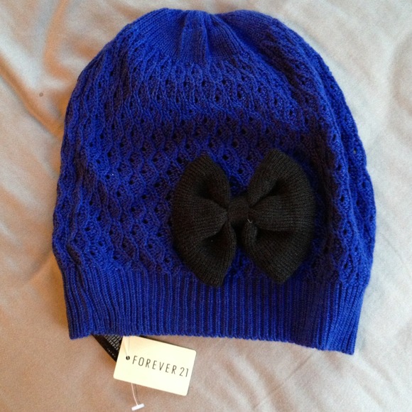 📦Sold📦F21 bow beanie NWT