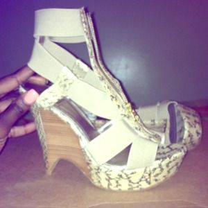 Pelle Moda Sexy Snake Skin wedges. Never Worn!