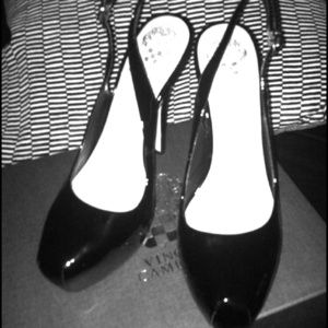 [SOLD] Brand spankin' new Vince Camuto heals!