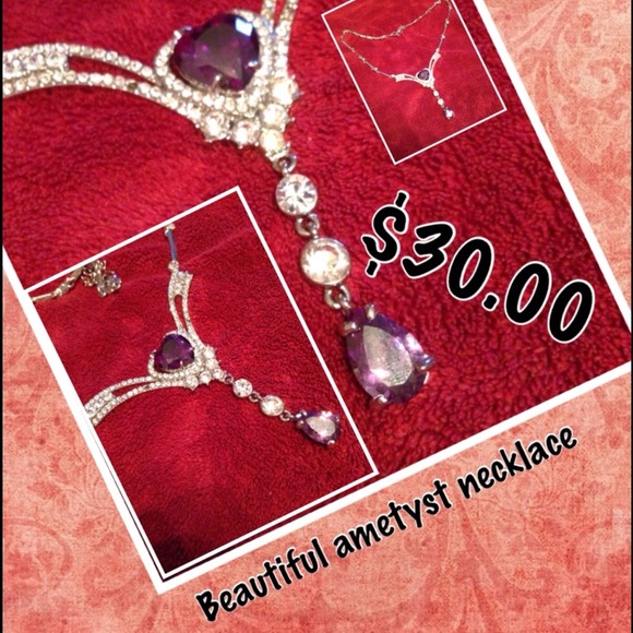 Beautyful statement necklace🔴REDUCE🔴 - Picture 3 of 4