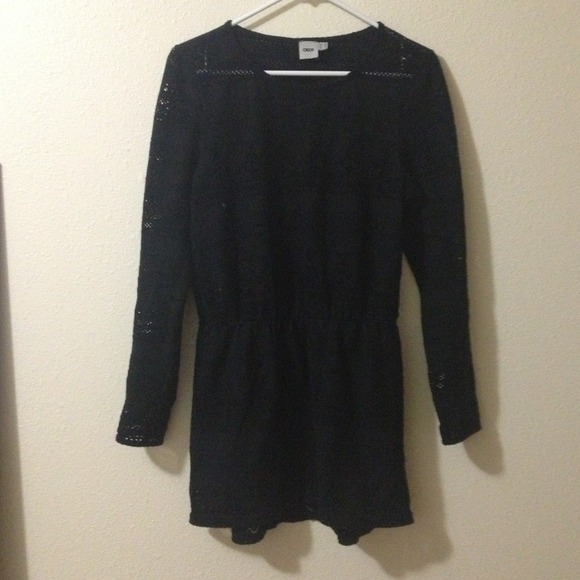 Black long-sleeved tunic