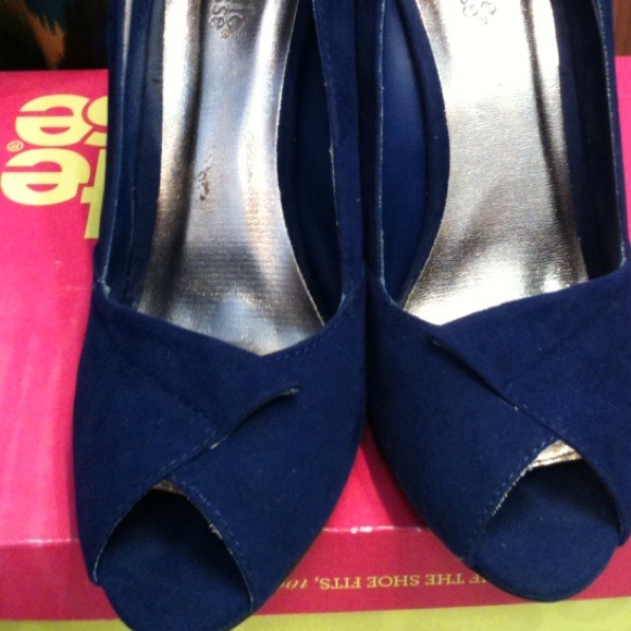 Blue wedge - Picture 3 of 3