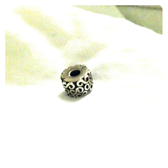 SOLD🚫🚫🚫🚫pandora silver spacer